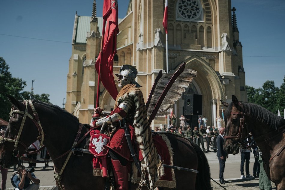 Łódź. Święto Wojska Polskiego w Łodzi. Wielka parada, piknik, rekonstrukcje historyczne