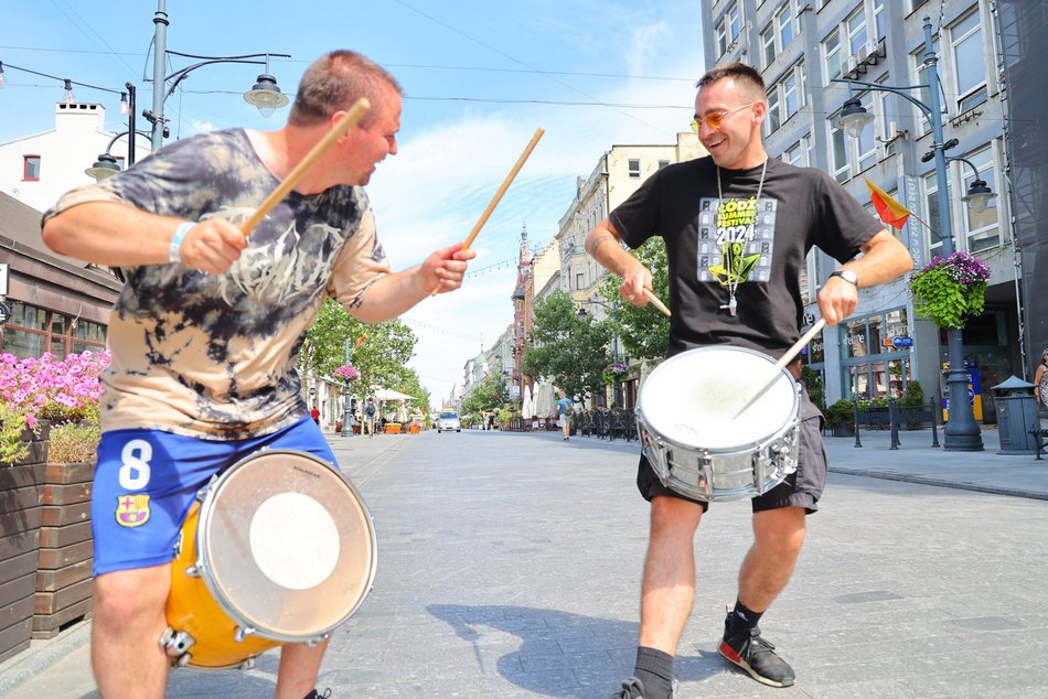 Orkiestra na ul. Piotrkowskiej z okazji 601. Urodzin Łodzi