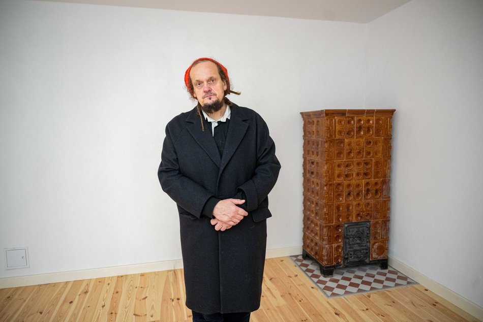 Mariusz Wilczyński w swojej pracowni na Księżym Młynie