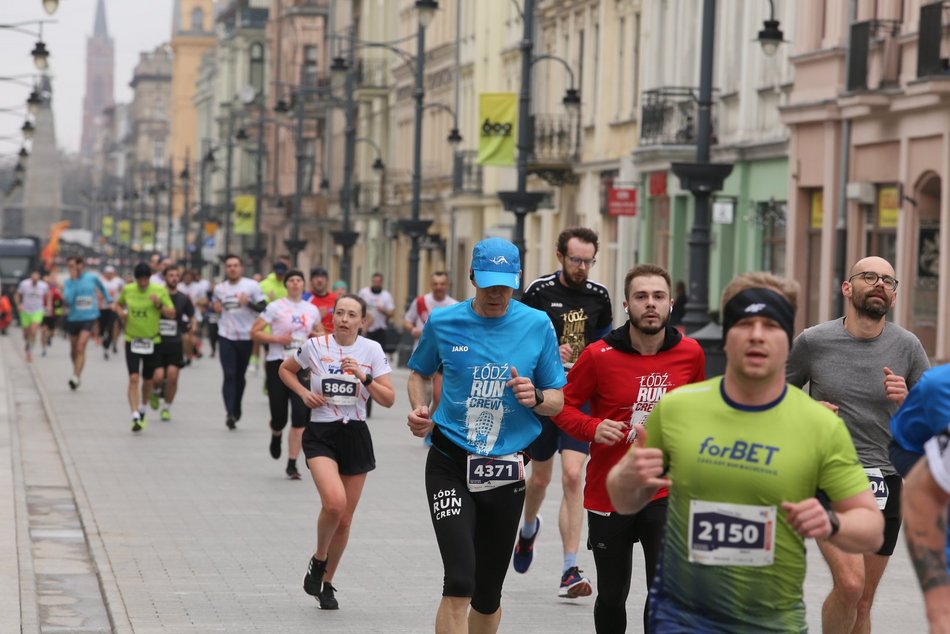 DOZ Maraton 2023. Brałeś udział w biegu? Znajdź się na zdjęciach!