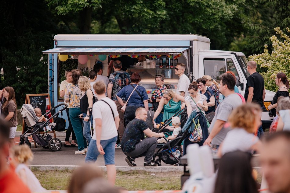 Łódź. Miejski Dzień Dziecka 2025 w Łodzi. Majka Jeżowska, dmuchańce i pokazy [ZDJĘCIA]