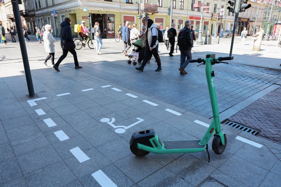 Łódź. Ponad 300 miejsc parkingowych dla hulajnóg w Łodzi. Gdzie je znajdziemy?
