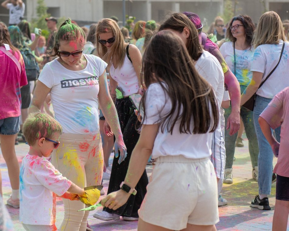 Łódź. Święto Kolorów w Ogrodach Geyera w Łodzi. Świetna zabawa i mnóstwo uśmiechu