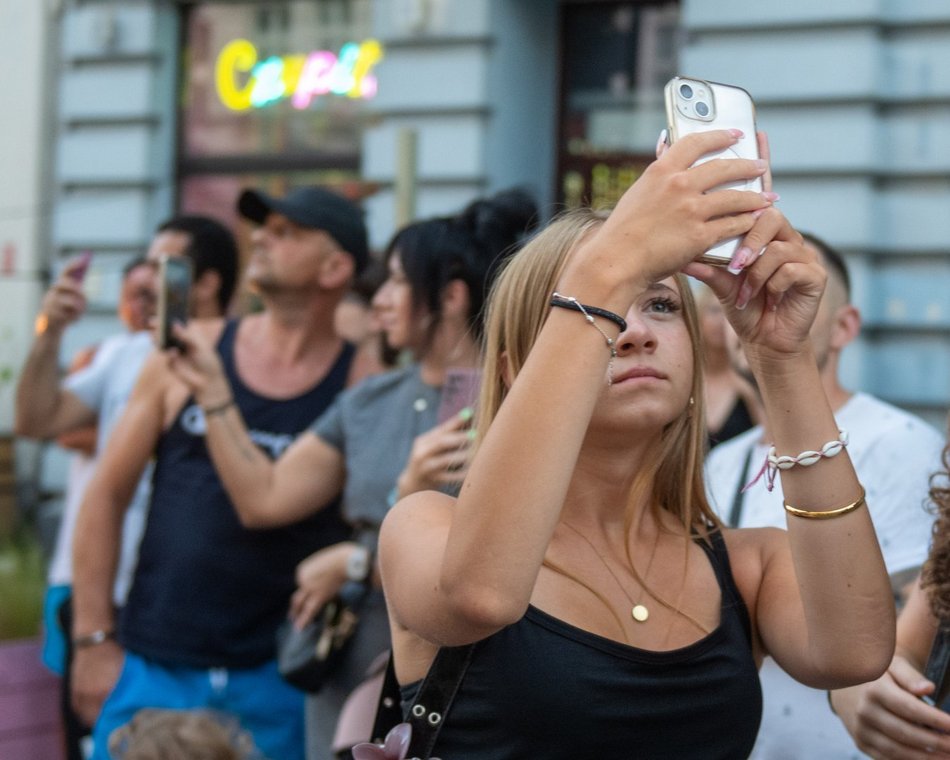 Łódź. Techno z okna Urzędu Miasta Łodzi. Rozgrzewka przed Paradą Wolności 2025!