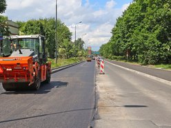 Remont Lutomierskiej. Drogowcy wzięli się już za układanie asfaltu