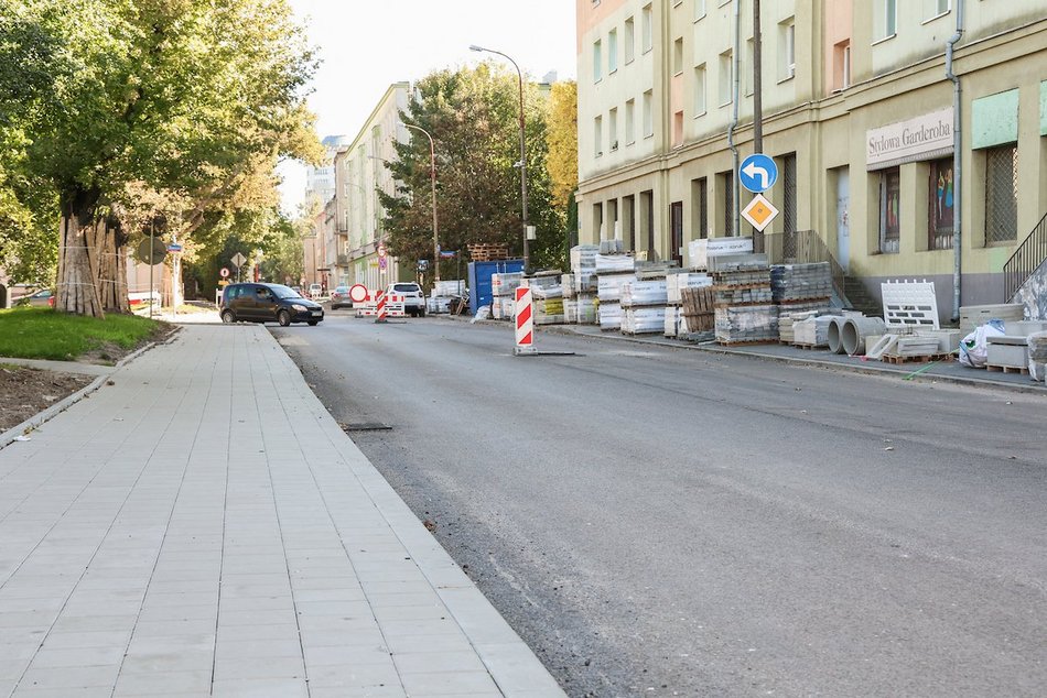 Łódź. Remont Organizacji WiN w Łodzi. Jest już nowa nawierzchnia i chodniki