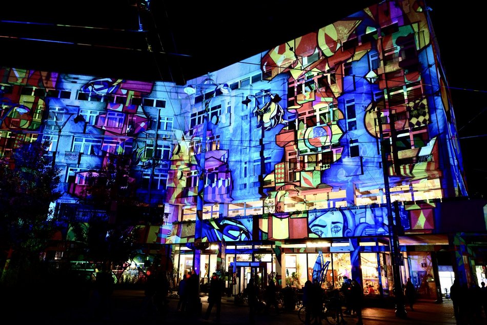 Wielkie słońce oświetla plac Wolności! Niezwykła atrakcja na Light Move Festival 2025 Łódź