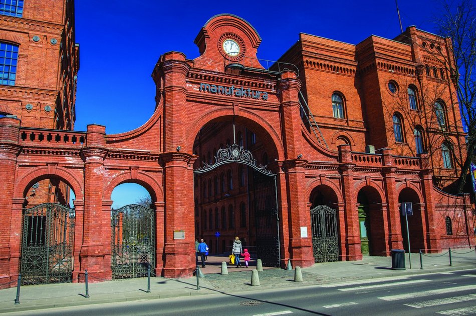 Manufaktura przed i po rewitalizacji