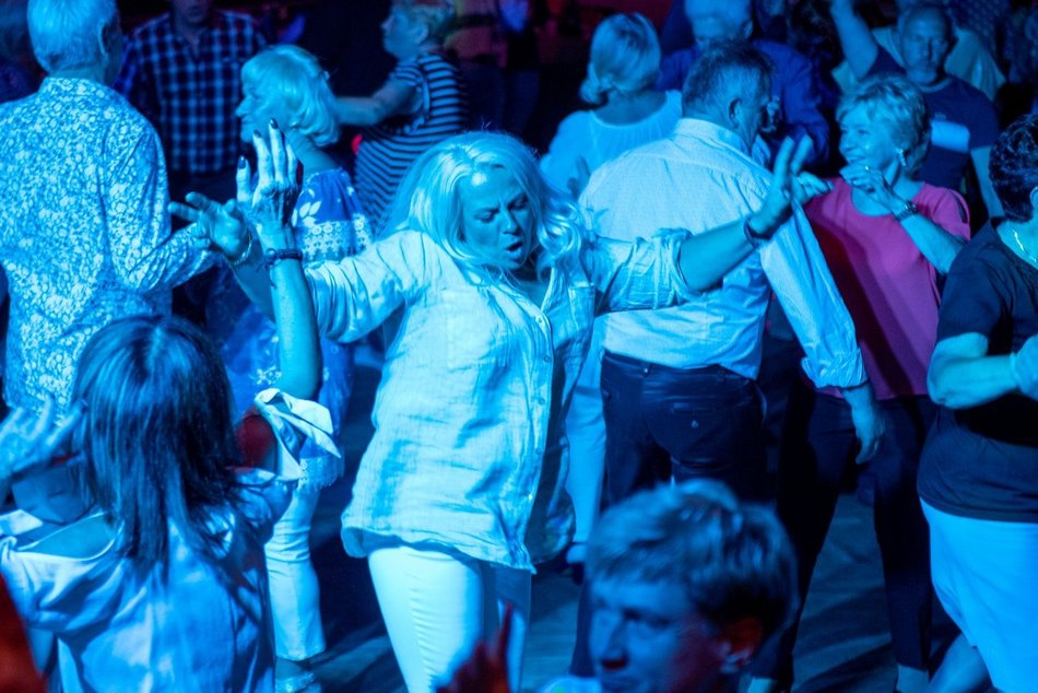 Karnawał w Łodzi dla seniorów. Bale przebierańców, potańcówki w MSK, koncert latino