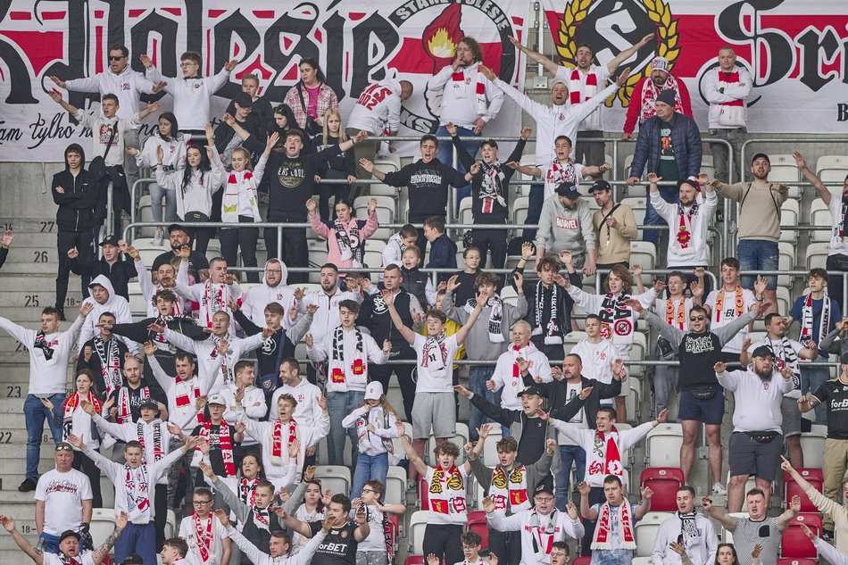 Kibice ŁKS Łódź na meczu z Radomiakiem Radom