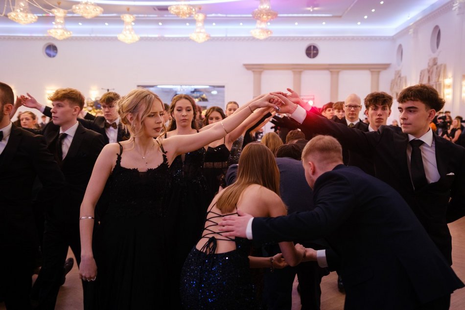 Studniówka XV w Łodzi. Niezapomniane chwile i piękne wspomnienia