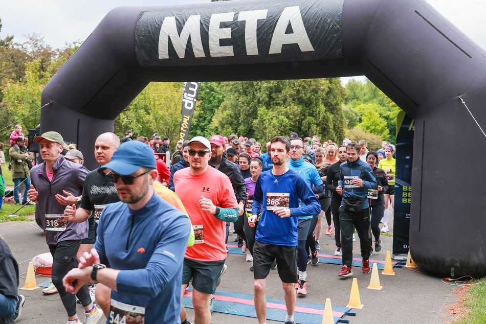 Łódź. Botaniczna Piątka. Setki łodzian pobiegły w Ogrodzie Botanicznym w Łodzi