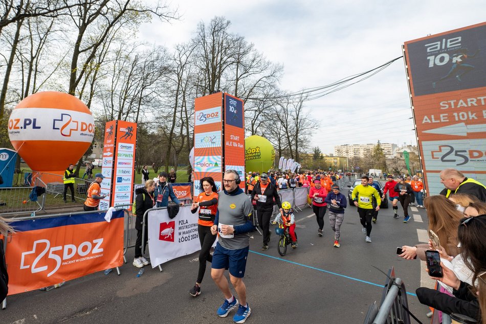 Łódź. DOZ Maraton Łódź 2026. Brałeś udział w biegu na 10 km? Znajdź się na zdjęciach!