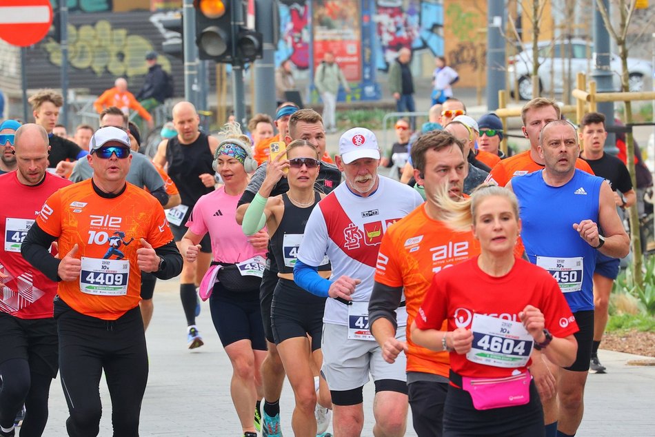 Łódź. DOZ Maraton Łódź 2026. Brałeś udział w biegu na 10 km? Znajdź się na zdjęciach!