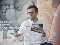 Łódź. Miko Marczyk odwiedził pacjentów Matki Polki w Łodzi. Mistrzowski gest rajdowca