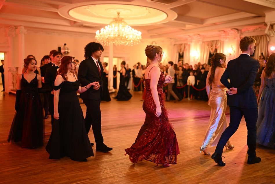 Studniówka III LO w Łodzi. Szyk i elegancja w Białym Pałacu