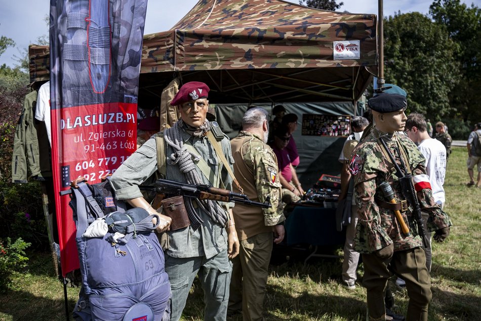Piknik militarny w parku Helenów