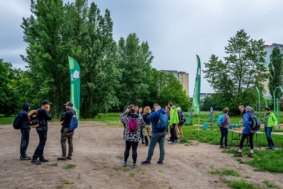 Łódź. Żadna wyprawa im nie straszna! Śmiałkowie wyruszyli na nocny spacer po Łodzi