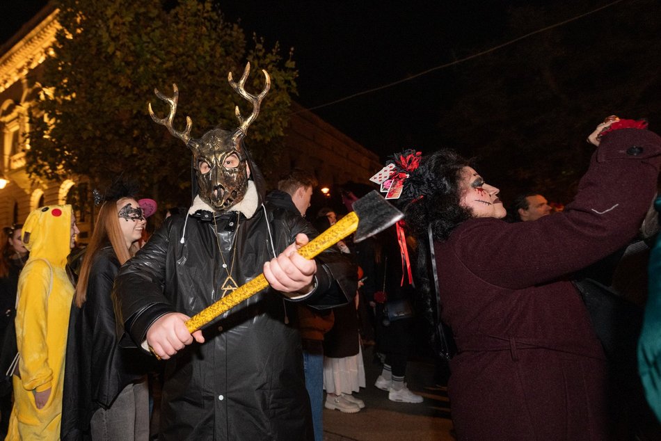 Łódź. Halloweenowa parada przeszła Piotrkowską w Łodzi. Tłumy duchów, czarownic i zombie!