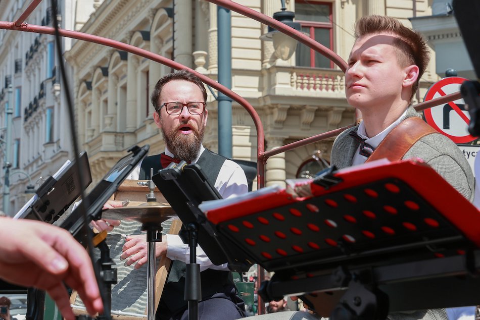 Łódź. Swingowy Spacer po Piotrkowskiej. Najbardziej roztańczona parada w Łodzi! Byłeś?