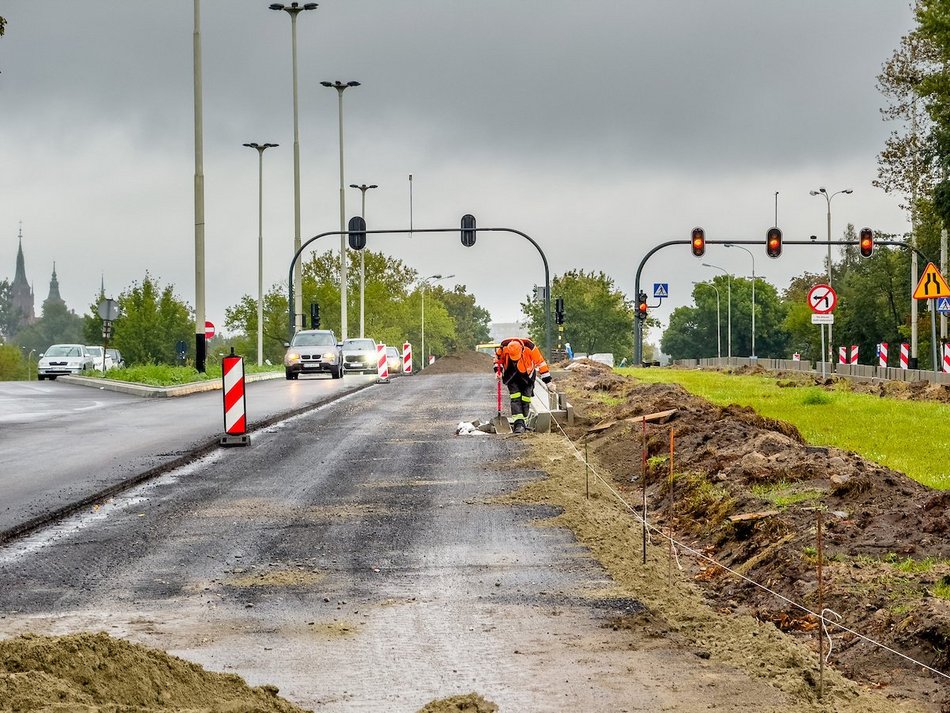 Łódź. Remont Rzgowskiej w Łodzi. Część jezdni do Trasy Górna już ułożona!