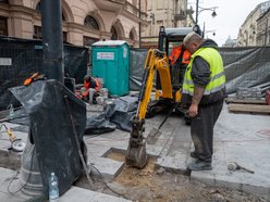 Łódź. Ruszył montaż słupków na Piotrkowskiej