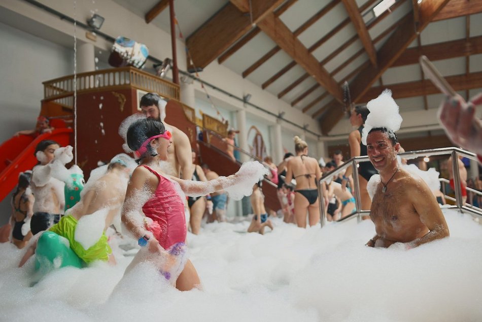 Łódź. Piana Party w Aquaparku Fala