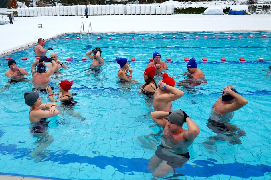 Łódź. Morsowanie w Aquaparku Fala