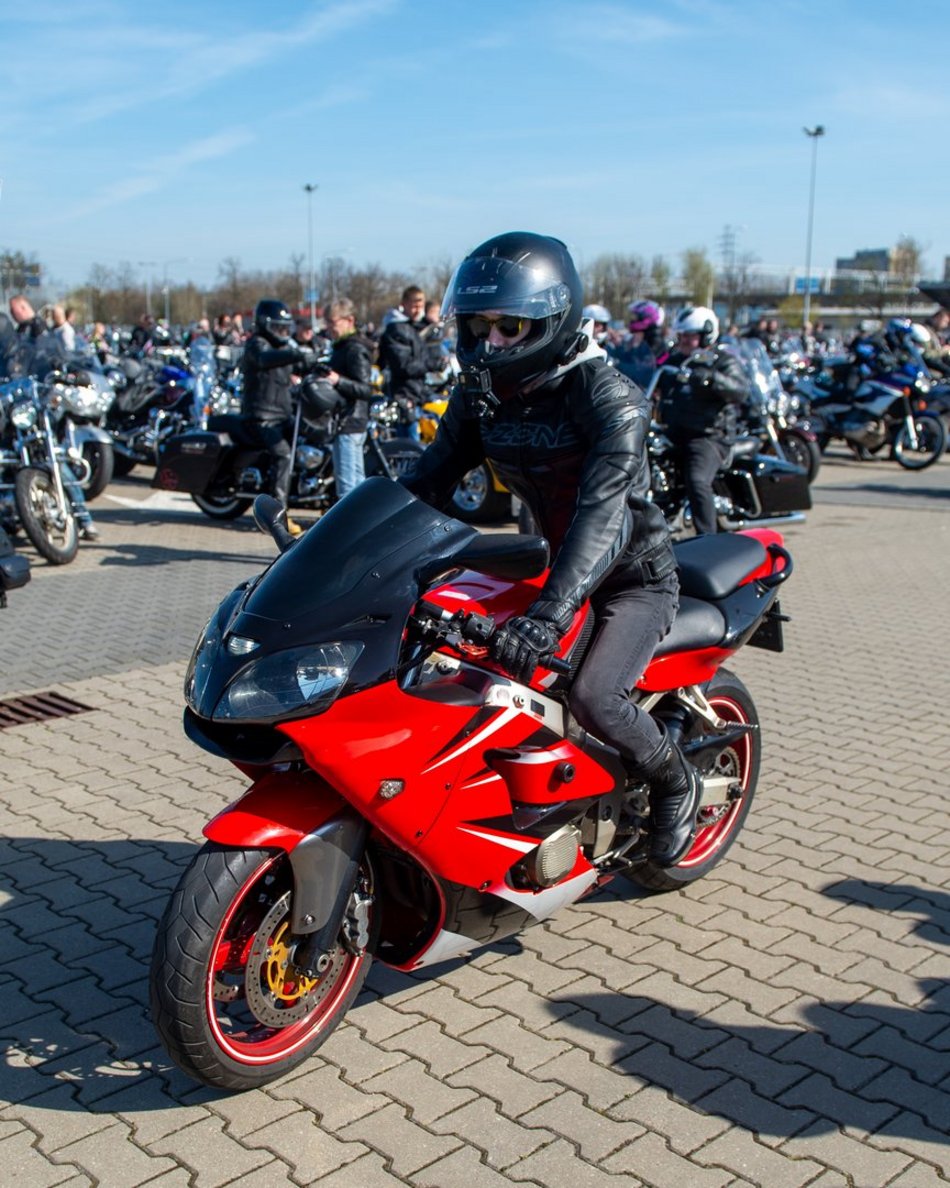 Parada motocyklistów przejechała ulicami Łodzi. Sezon rozpoczęty! Byłeś?