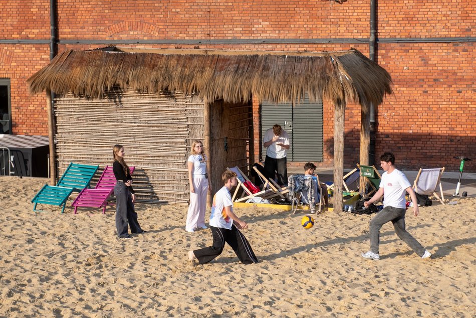 Łódź. Plaża i beach bar wracają do Manufaktury w Łodzi! Kiedy wielkie otwarcia?