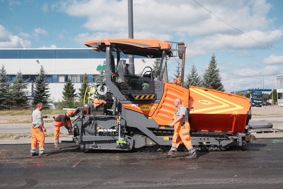 Remont Puszkina w Łodzi dobiega końca. Drogowcy kończą układać nową jezdnię
