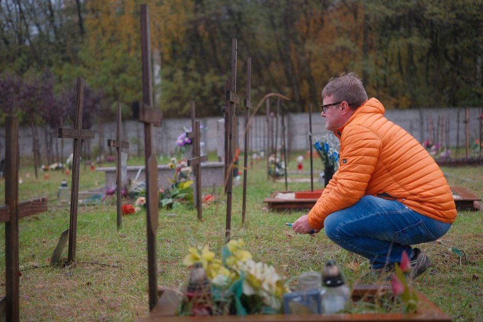 Światełko Pamięci na cmentarzu przy Zakładowej w Łodzi. Wolontariusze zapalili znicze