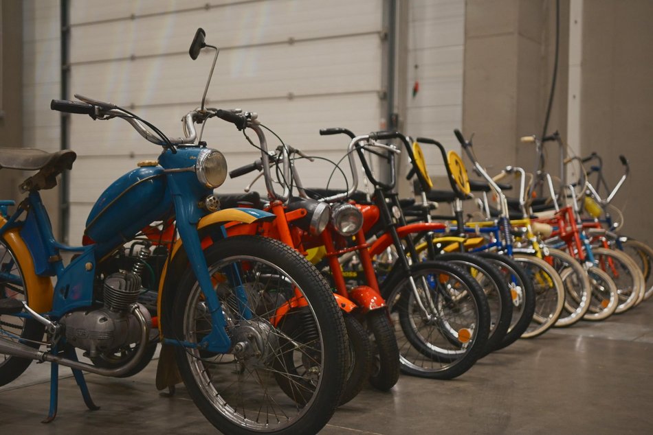 Łódź. Łódzkie Targi Motoryzacyjne w hali Expo Łódź. Klasyki, auta przyszłości, dealerzy i więcej