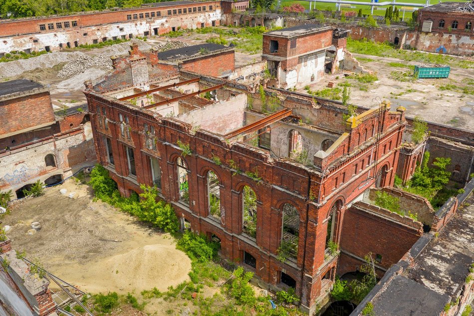 Łódź. Słynna fabryka Uniontex w Łodzi w trakcie remontu. Odwiedził ją Jan Paweł II
