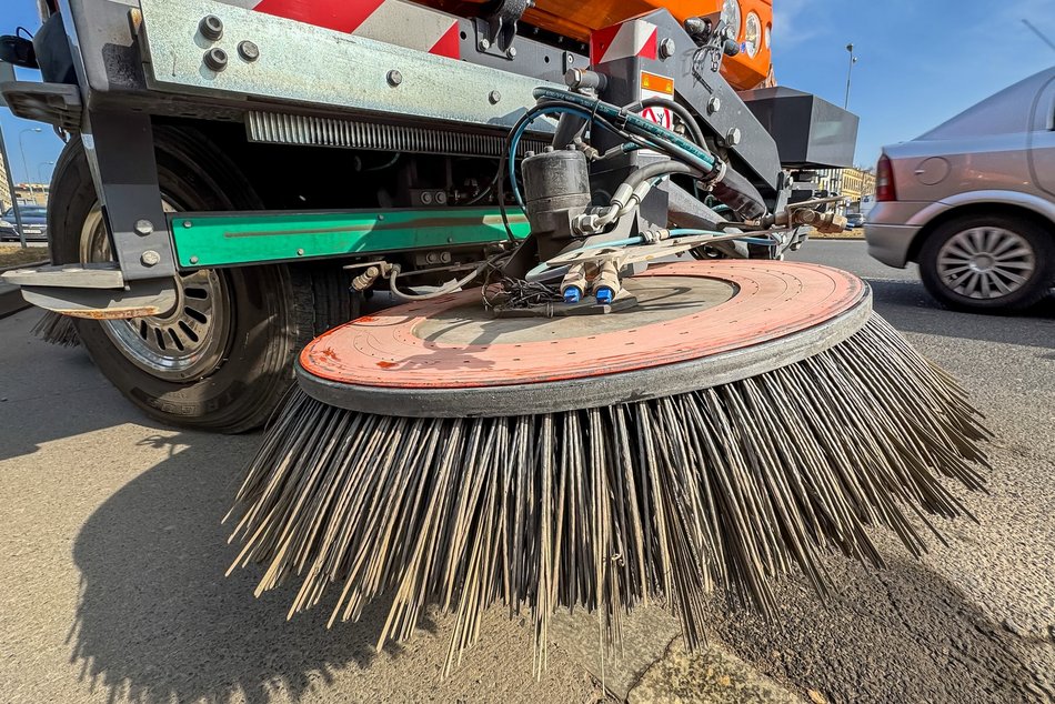 Wielkie sprzątanie Łodzi po zimie rozpoczęte. Gdzie spotkamy ekipy porządkowe?