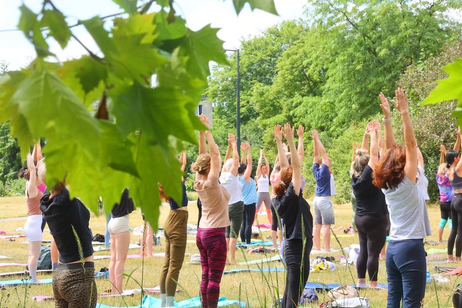 Łódź. Joga w parku Podolskim w Łodzi. Mnóstwo dobrej energii