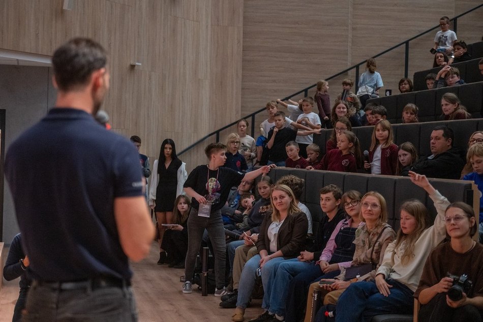 Łódź. Sławosz Uznański-Wiśniewski spotkał się z uczniami