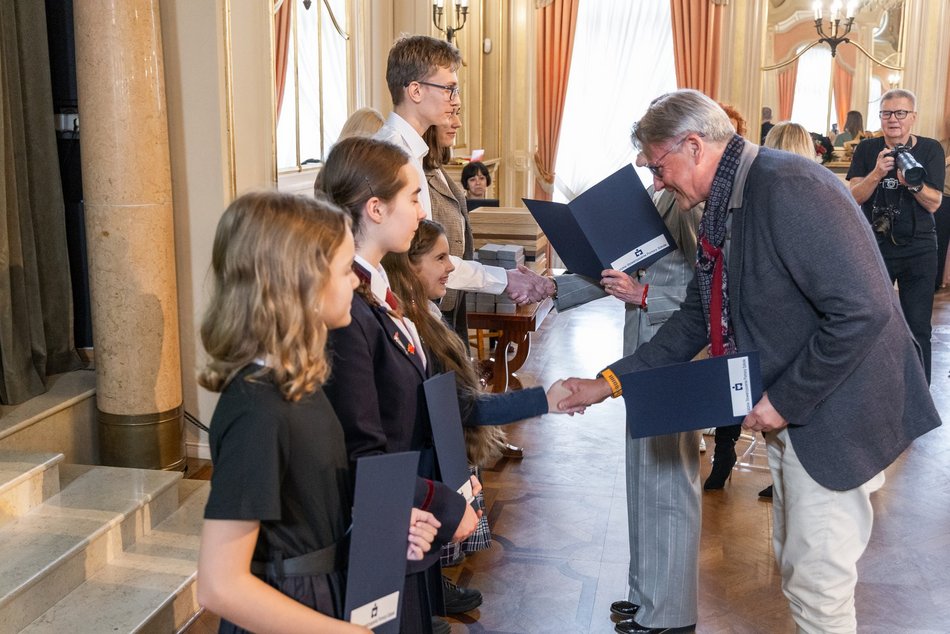 Łódź. Stypendia dla wybitnych uczniów z Łodzi i regionu przyznane. Nagrodzeni także nauczyciele