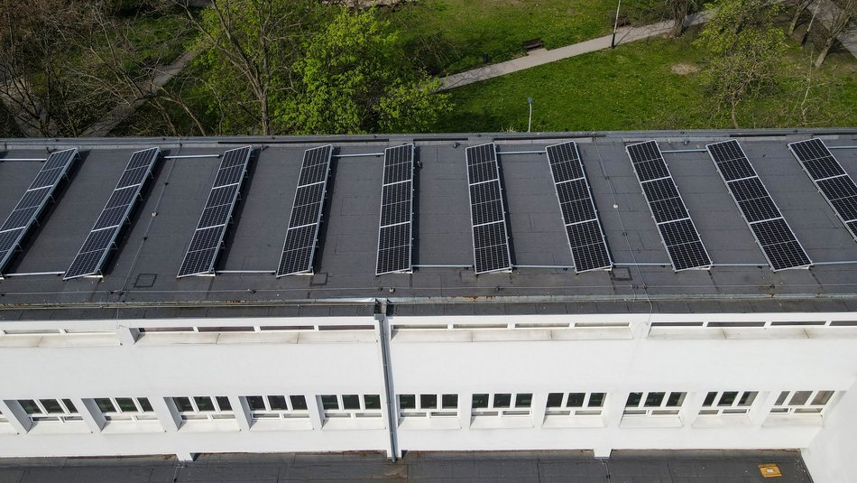 IX LO w Łodzi - fotowoltaika, ekologiczny ogródek i pompa ciepła