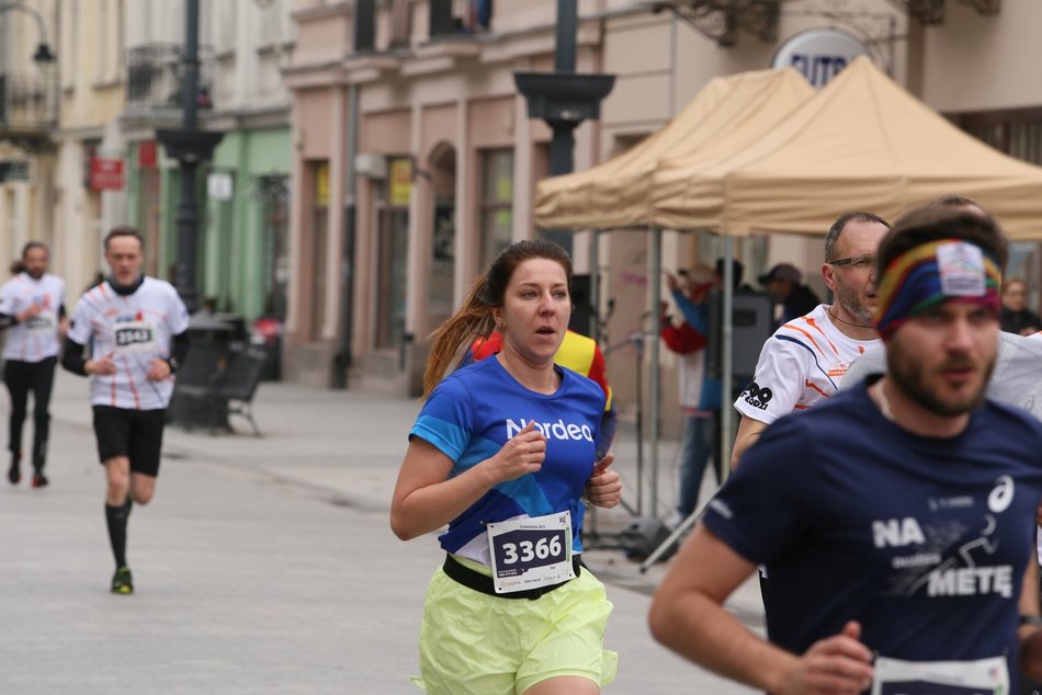 DOZ Maraton 2023. Brałeś udział w biegu? Znajdź się na zdjęciach!