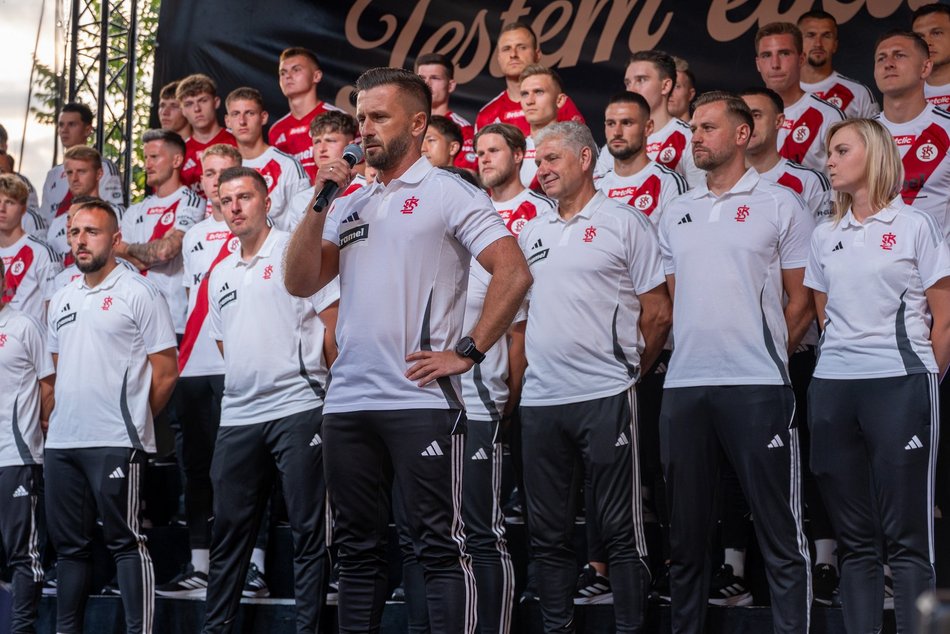 ŁKS Łódź zaprezentował skład na placu Wolności! Byłeś/aś tam? Odszukaj się w galerii