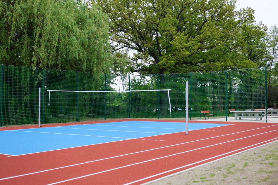 Łódź. Nowe boiska przy Szkole Podstawowej nr 182! Zagrasz tu w piłkę nożną, ręczną, koszykówkę i siatkę