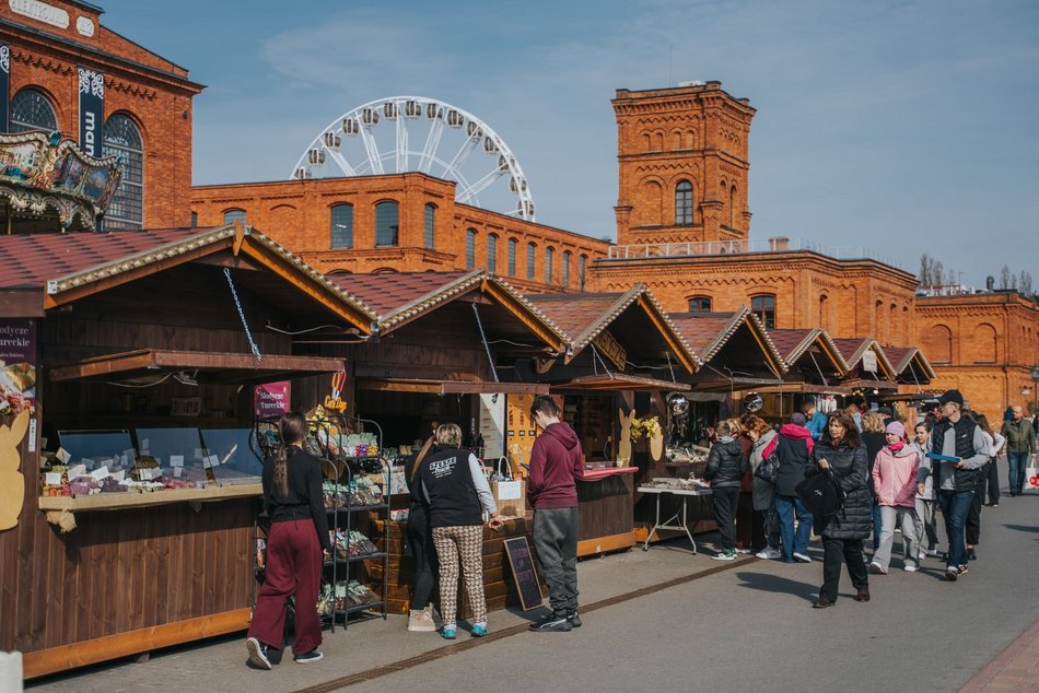 Łódź. Jarmark Wielkanocny w Manufakturze. Regionalne przysmaki, świąteczne ozdoby i więcej
