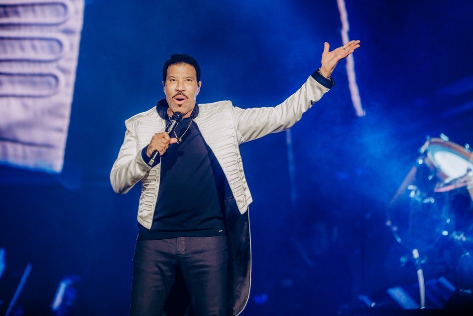 Łódź. Lionel Richie w Łodzi. Ponadczasowe hity porwały publiczność w Atlas Arenie