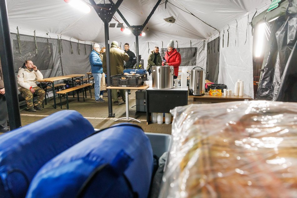 Łódź. Namiot Pełen Ciepła