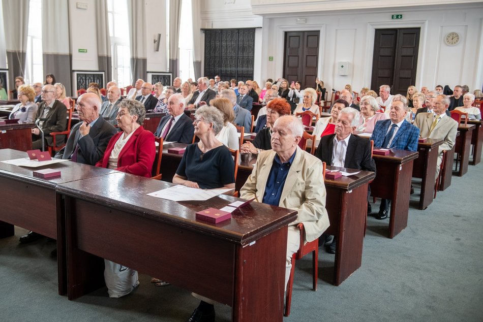 Łódź. Medale za długoletnie pożycia małżeńskie. Rekordziści są razem ponad 60 lat!