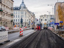 Łódź. Remont Struga w Łodzi postępuje. Część nowej jezdni już ułożona