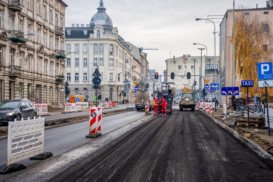Łódź. Remont Struga w Łodzi postępuje. Część nowej jezdni już ułożona