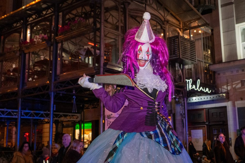 Łódź. Halloweenowa parada przeszła Piotrkowską w Łodzi. Tłumy duchów, czarownic i zombie!