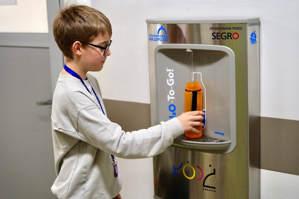 Zdroje z wodą w kolejnych szkołach w Łodzi! To prawdziwa nauka ekologii